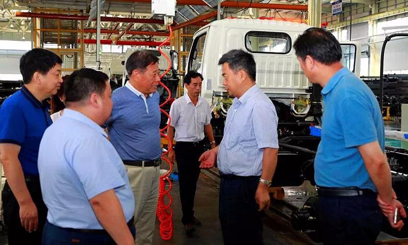 華菱星馬集團(tuán)劉漢如董事長(zhǎng)蒞臨程力汽車(chē)集團(tuán)商務(wù)考察暨洽談戰(zhàn)略合作項(xiàng)目